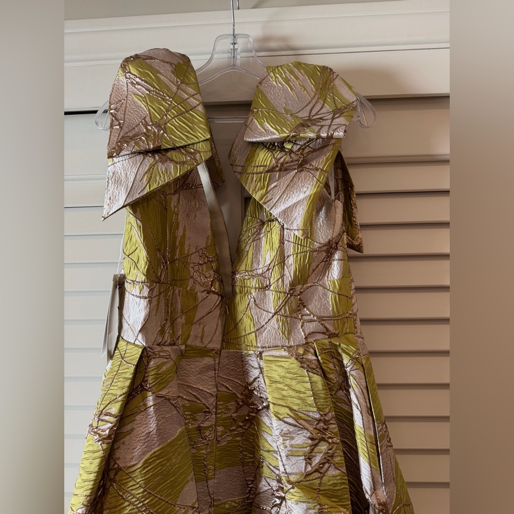 *NWT* Mac Duggal Lemon Green Metallic V-Neck Maxi Gown - Picture 15 of 16